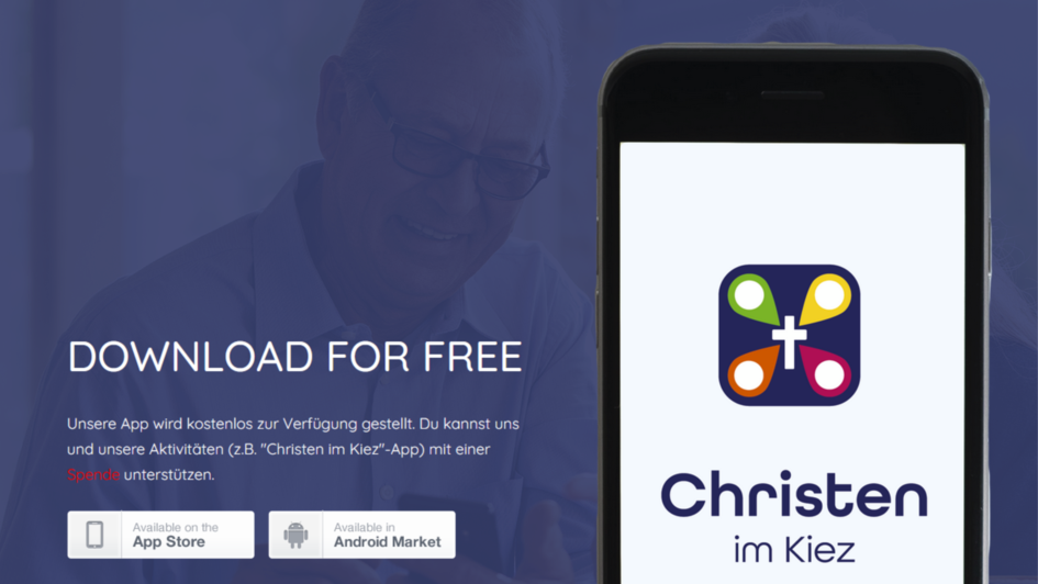 Smartphone mit dem Logo der App „Christen im Kiez“ vor einem dunkelblauen Hintergrund; daneben steht in weißer Schrift „Download for free“. Unten Hinweise auf die Verfügbarkeit im App Store und Android Market.