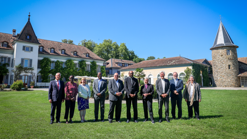 Dreitägiger Antrittsbesuch der EKD-Ratsvorsitzenden, Bischöfin Kirsten Fehrs, beim World Council of Churches (WCC) vom 4. bis 6. August 2025. Bischöfin Kirsten Fehrs wird von Ratsmitglied Stefan Werner und dem Auslandsbischof der EKD, Frank Kopania, begle Dreitägiger Antrittsbesuch der EKD-Ratsvorsitzenden, Bischöfin Kirsten Fehrs, beim World Council of Churches (WCC) vom 4. bis 6. August 2025. Bischöfin Kirsten Fehrs wird von Ratsmitglied Stefan Werner und dem Auslandsbischof der EKD, Frank Kopania, begle