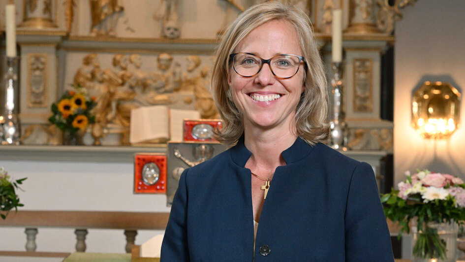 Nora Steen (Foto) ist zur Bischoefin im Nordkirchen-Sprengel Schleswig und Holstein gewaehlt worden. Auf die 46-jaehrige evangelische Theologin aus Breklum entfielen am Samstag (24.06.2023) auf der Wahlsynode in Rendsburg im dritten Wahlgang 106 Stimmen v
