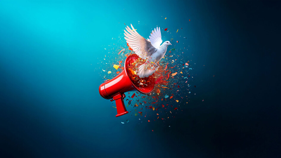 Symbolbild – Taube fliegt aus Grammophon