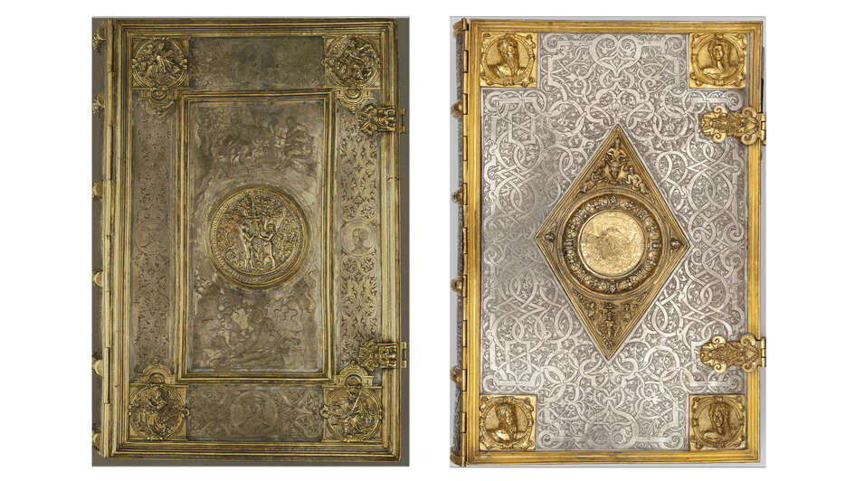 Zwei Bände der kostbaren 'Silberbibliothek' Herzog Albrechts von Preußen zeigt die Ausstellung.