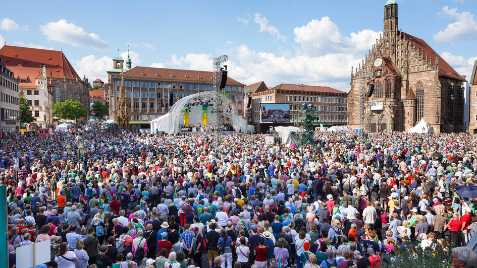 Besucher beim Kirchentag in Nürnberg Besucher beim Kirchentag in Nürnberg
