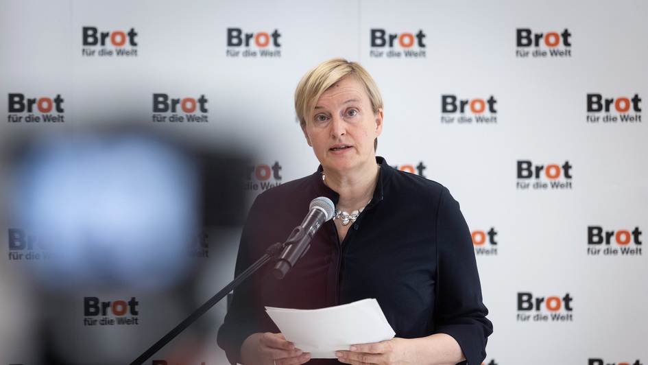 Die Präsidentin des evangelischen Hilfswerks 'Brot fuer die Welt', Dagmar Pruin, hat die angekündigten Abstriche im Bundeshaushalt bei der Entwicklungspolitik scharf kritisiert.