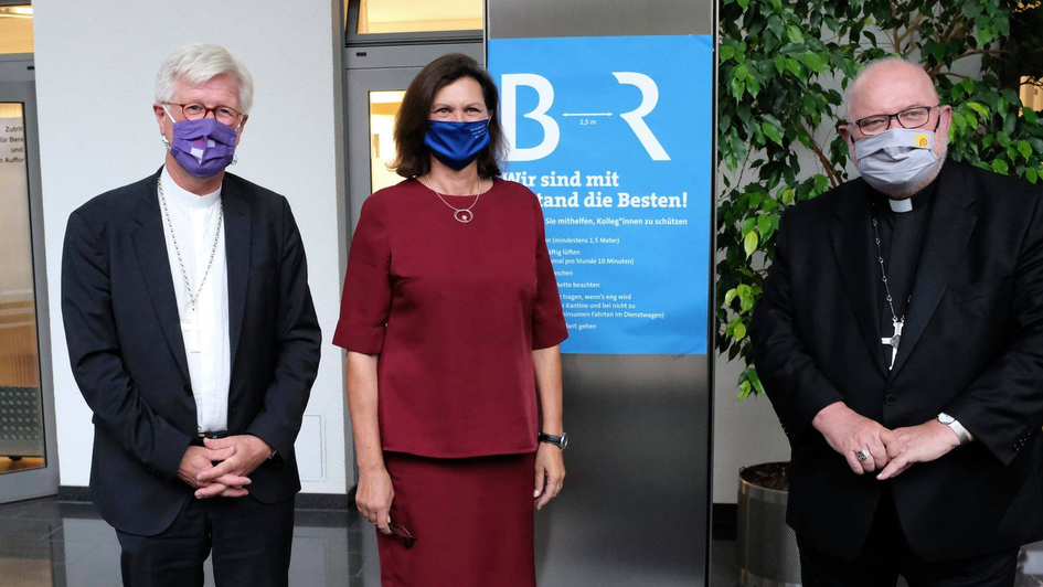 Der Ratsvorsitzende der EKD, Heinrich Bedford-Strohm, die bayerische Landtagspräsidentin Ilse Aigner (CSU) und Kardinal Reinhard Marx am Montagabend bei einer Diskussion im BR-Fernsehen Der Ratsvorsitzende der EKD, Heinrich Bedford-Strohm, die bayerische Landtagspräsidentin Ilse Aigner (CSU) und Kardinal Reinhard Marx am Montagabend bei einer Diskussion im BR-Fernsehen