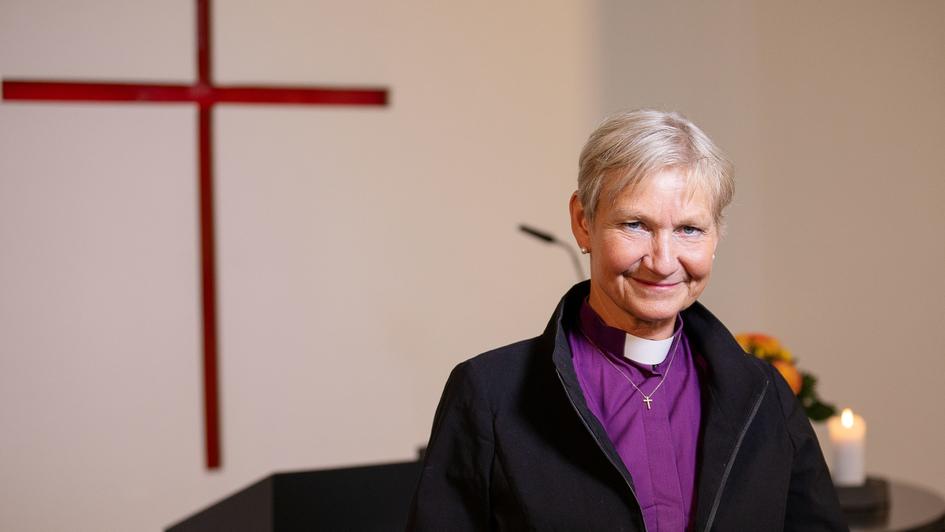 Kirsten Fehrs in der Kapelle des Kirchenamts der EKD bei ihrer Pfingstbotschaft Kirsten Fehrs in der Kapelle des Kirchenamts der EKD bei ihrer Pfingstbotschaft
