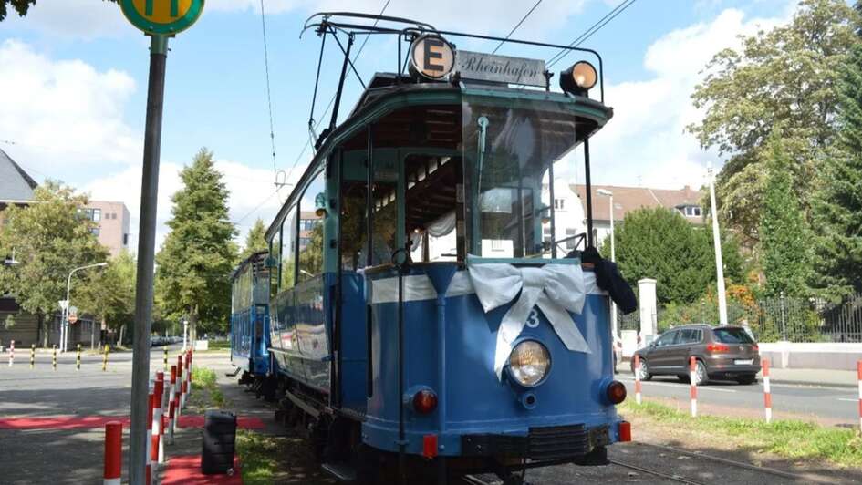 Straßenbahnwagen 'Blauer Enzian' Außenansicht