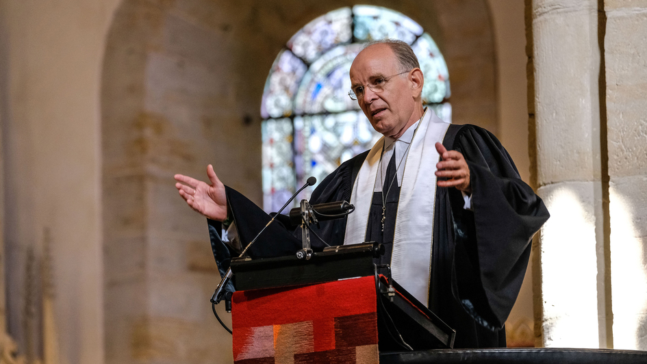 Landesbischof Ralf Meister wurde am 05.09.2020 in der Klosterkirche in Loccum durch Prior Arend de Vries in das Amt des Abtes des Klosters Loccum eingeführt. Landesbischof Ralf Meister wurde am 05.09.2020 in der Klosterkirche in Loccum durch Prior Arend de Vries in das Amt des Abtes des Klosters Loccum eingeführt.