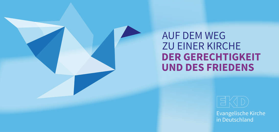 Taube und Schriftzug „Auf dem Weg zu einer Kirche der Gerechtigkeit und des Friedens“ Taube und Schriftzug „Auf dem Weg zu einer Kirche der Gerechtigkeit und des Friedens“