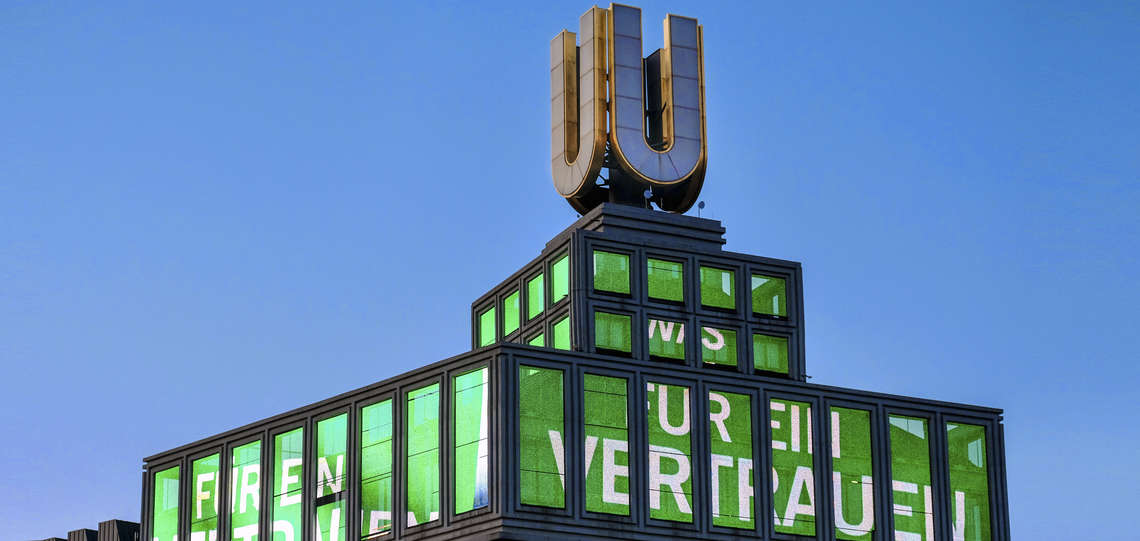 Lichtinstallation des Filmkuenstlers Adolf Winkelmann zeigt Kirchentags-Clip auf dem Dortmunder "U", dem ehemaligen Kellereihochhaus der früheren Dortmunder Union-Brauerei