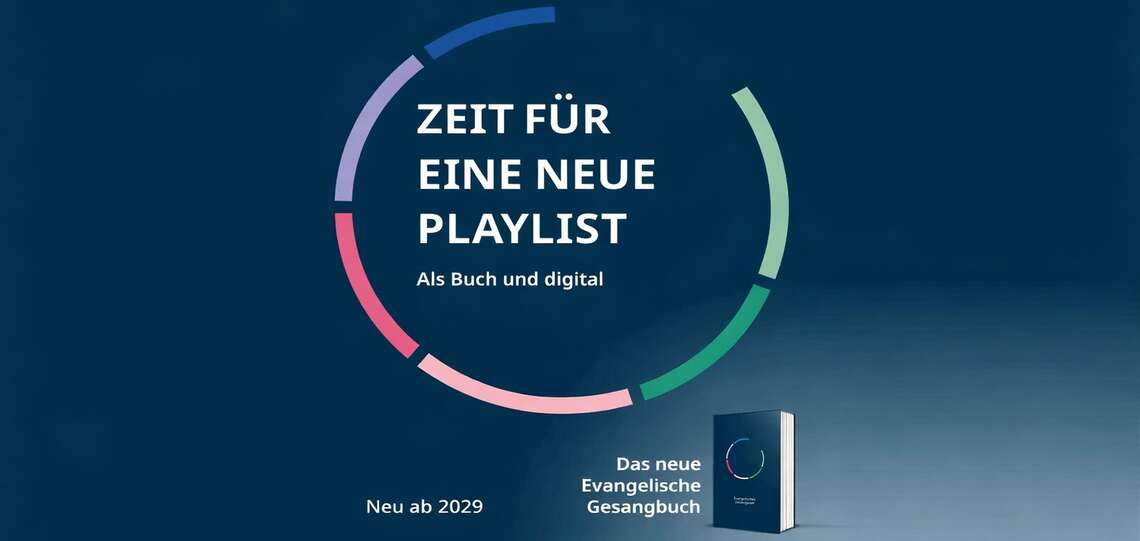 Plakat mit Gesangbuch-Logo und Schriftzug "Zeit für eine neue Playlist"
