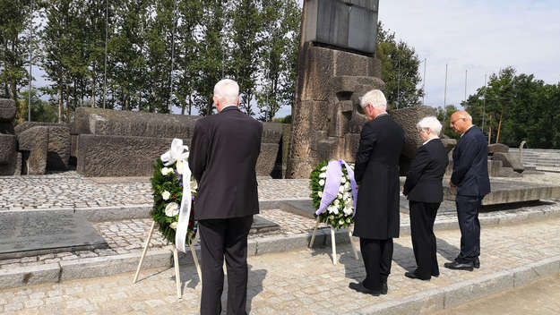 Kranzniederlegung in der Gedenkstätte Birkenau (v.l.n.r.: Josef Schuster, Heinrich Bedford-Strohm, Irmgard Schwaetzer, Christian Staffa) 