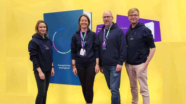 EG-Projektbüro auf dem DEKT 2025 EG-Projektbüro auf DEKT-Messestand 2025 vor EG Logo
