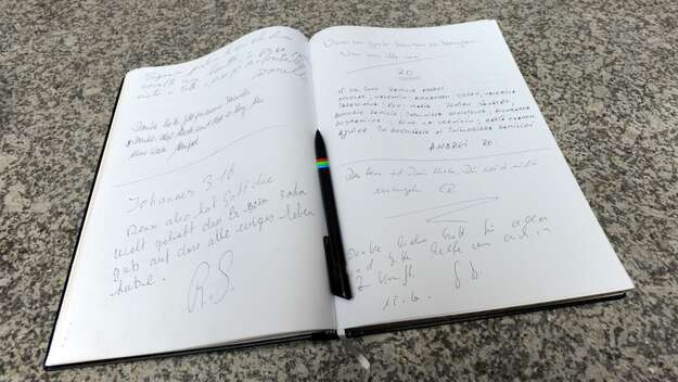 Gästebuch in der Autobahnkirche Medenbach