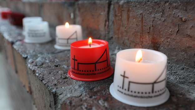Kerzen in der Autobahnkirche Medenbach