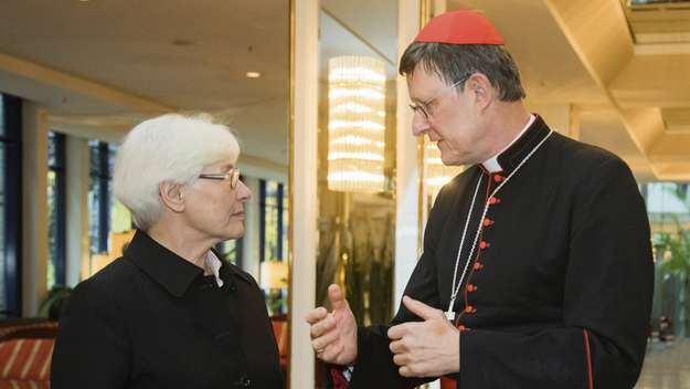 Synodenpräses Irmgard Schwaetzer im Gespräch mit Kardinal Rainer Maria Woelki