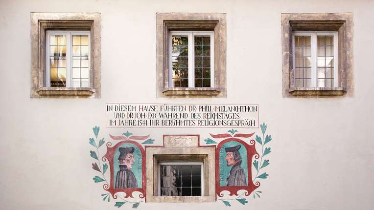 Wandfresko, auf dem Johannes Eck und Philipp Melanchthon dargestellt sind