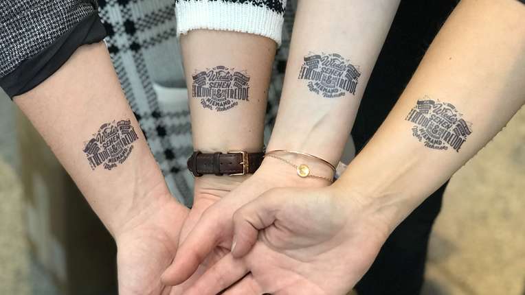 Arme mit  „Tattoos“ vom EKD-Synodenmotiv 2018
