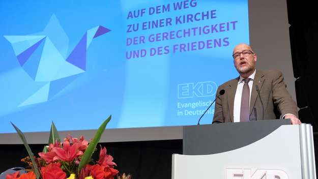 Der EKD-Friedensbeauftragte Renke Brahms vor der EKD-Synode 2018 in Würzburg
