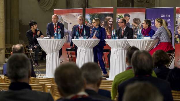 Podiumsdiskussion, v.l.: Franz Kloth, Werner Baur, Herbert Ochel,  		Ursula Ott, Matthias Papa, Annegrethe Stoltenberg, Dr. Martha-Daniele Queren