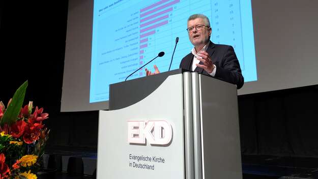 Gerhard Wegner referiert zum Thema „Glaube junger Menschen“ auf der EKD-Synode 2018