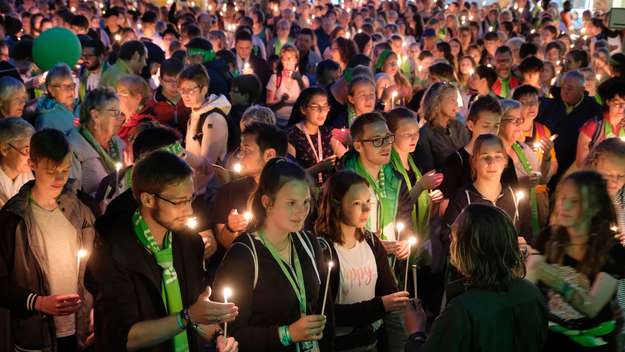 Segen zur Nacht: Abschluss des Eröffnungsabends des 37. Deutschen Kirchentages in Dortmund