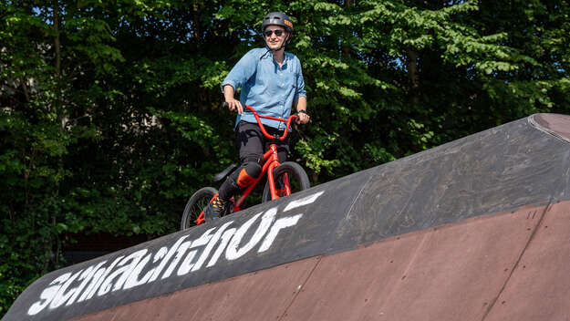 Anna Nicole Heinrich zu Besuch im Besuch im Skate- und BMX-Park 