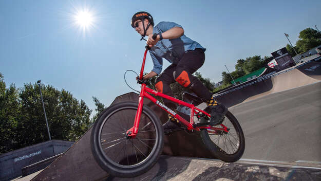 Anna-Nicole Heinrich mit Bike 