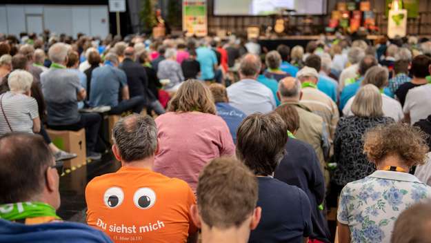 Publikum - EKD-Ratsvorsitzender hält Bibelarbeit beim evangelischen Kirchentag