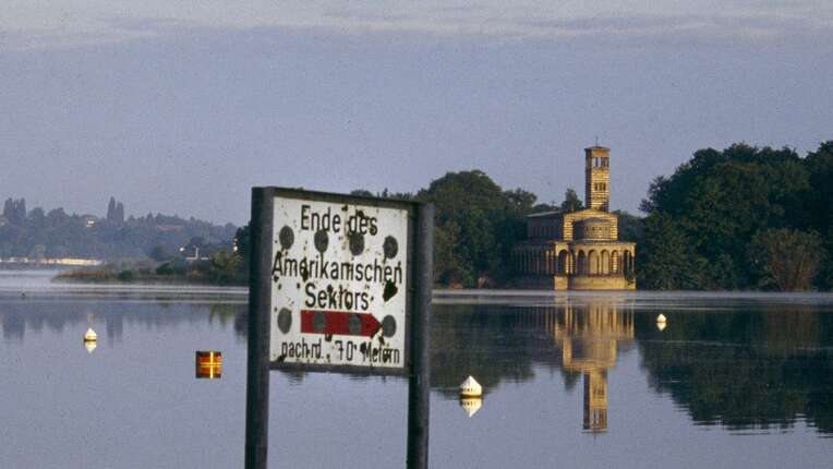 Der Säulengang der Heilandskirche im Potsdamer Stadtteil Sacrow an der Havel