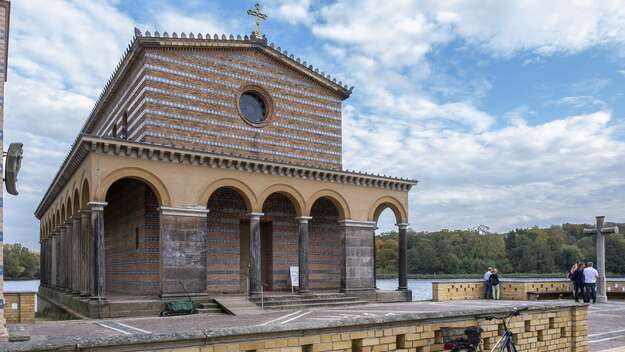 Der Säulengang der Heilandskirche im Potsdamer Stadtteil Sacrow an der Havel