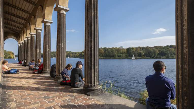 Das Kirchenschiff der Heilandskirche im Potsdamer Stadtteil Sacrow an der Havel 