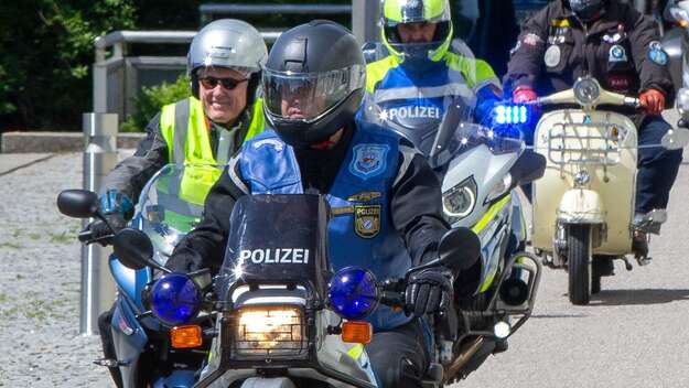 EKD-Ratsvorsitzender Bedford-Strohm fährt an der Spitze eines Motorradcorsos die letzte Etappe der Spirit Tour 2019.