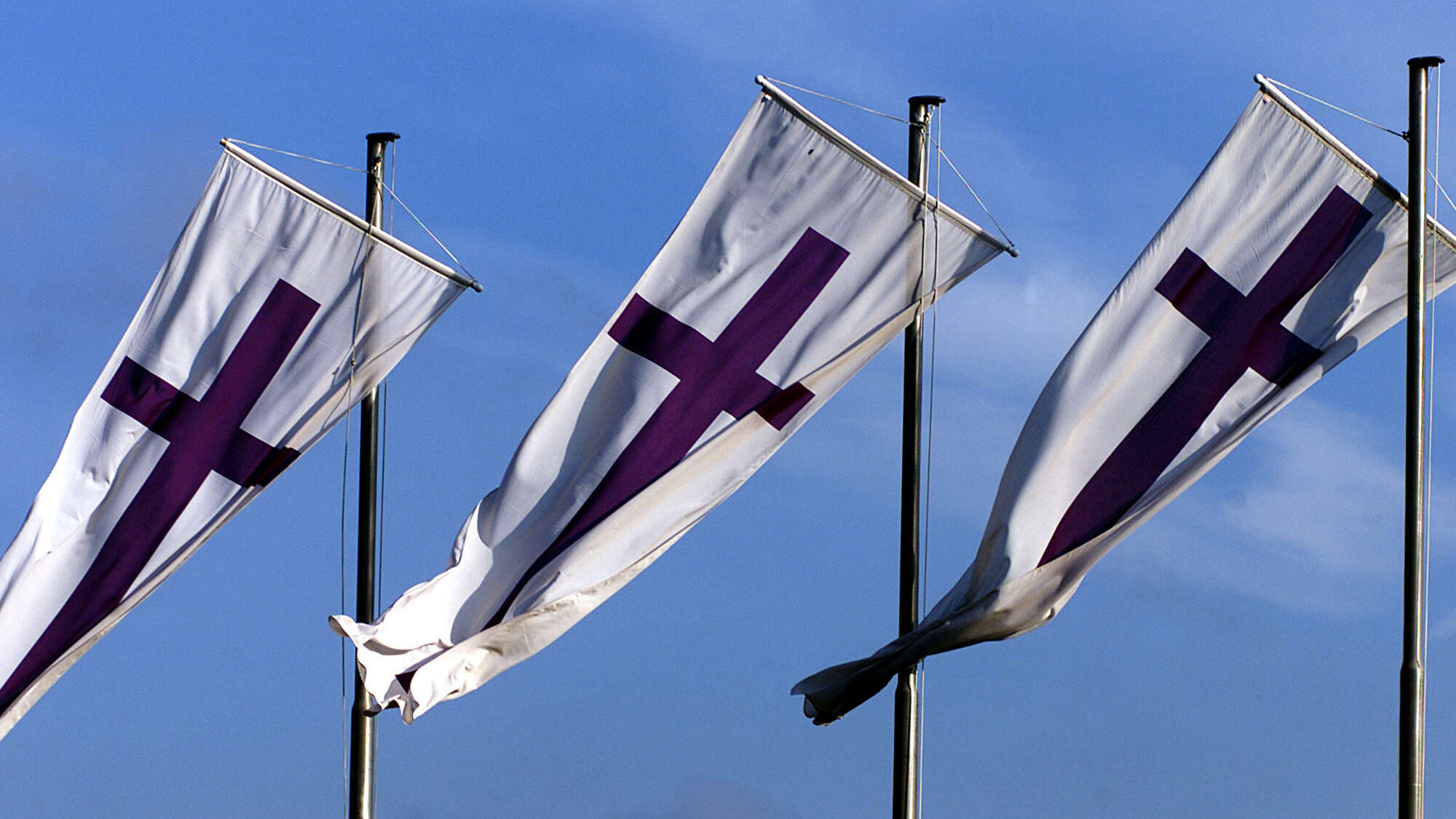 Symbolfoto: Kirchenfahnen