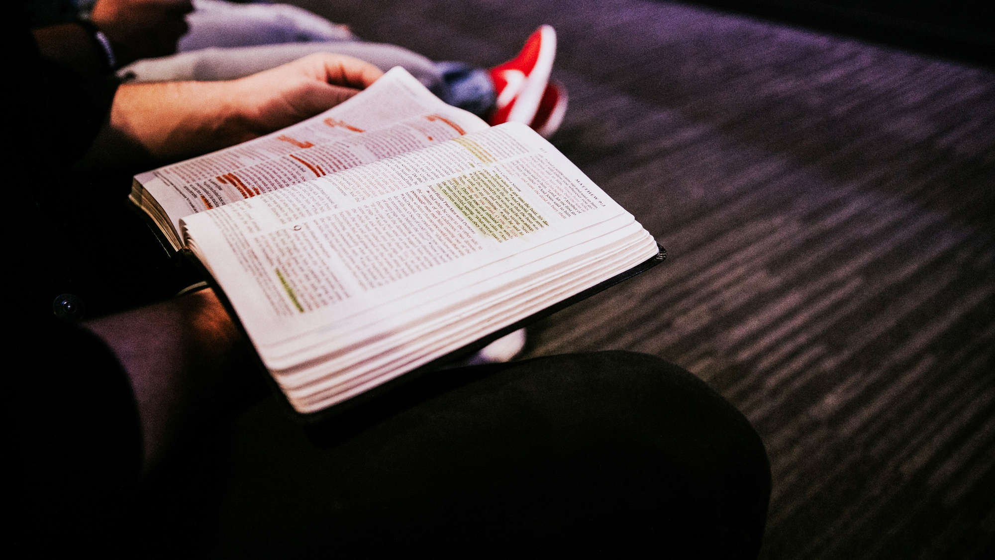 Symbolbild - Religion und Glauben gehören mitten auf den Campus