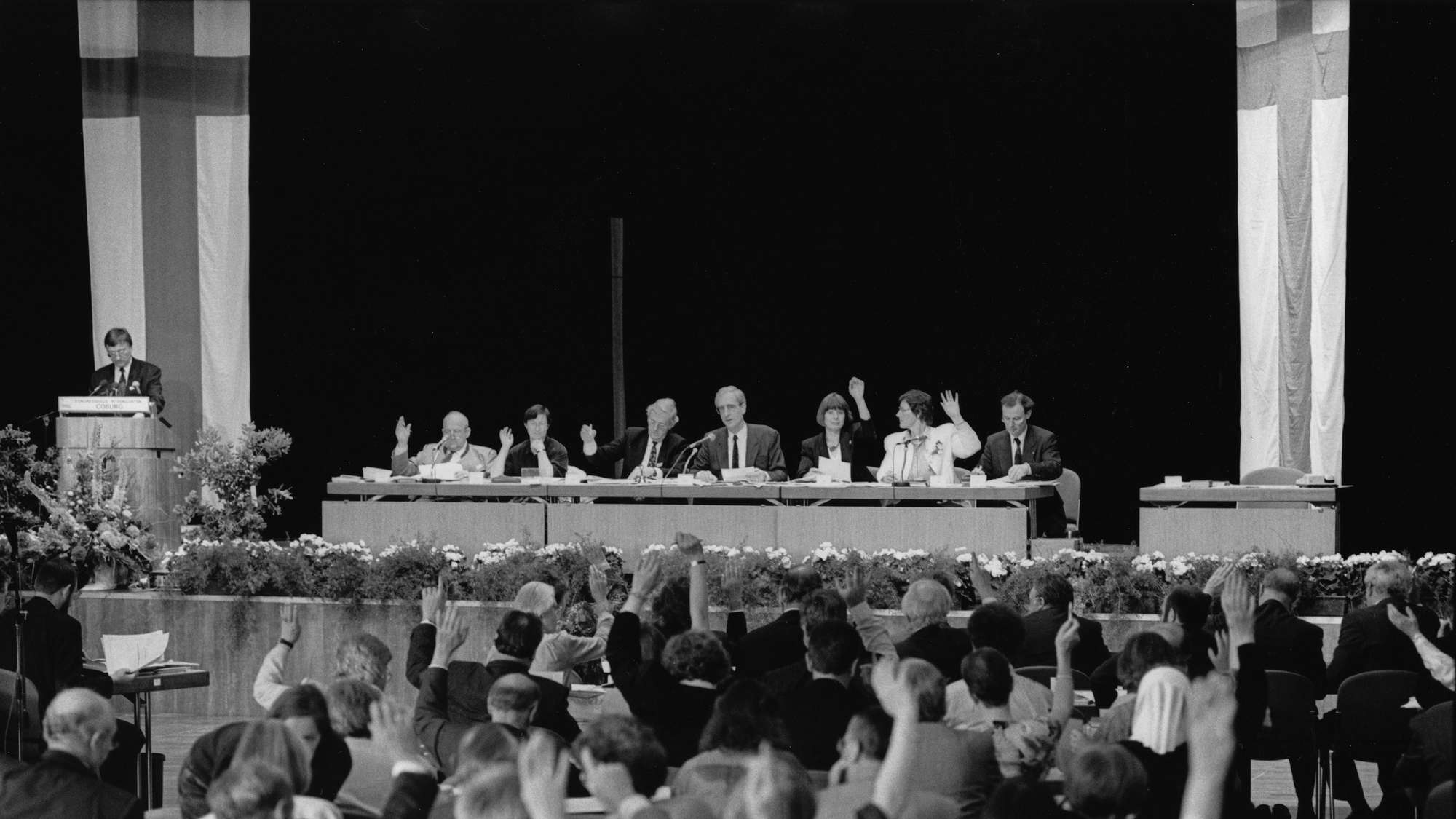 Sitzung der ersten gesamtdeutschen Synode der EKD 1991 in Coburg