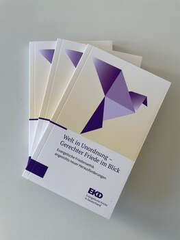 Foto 2 der Friedensdenkschrift 2025 der EKD